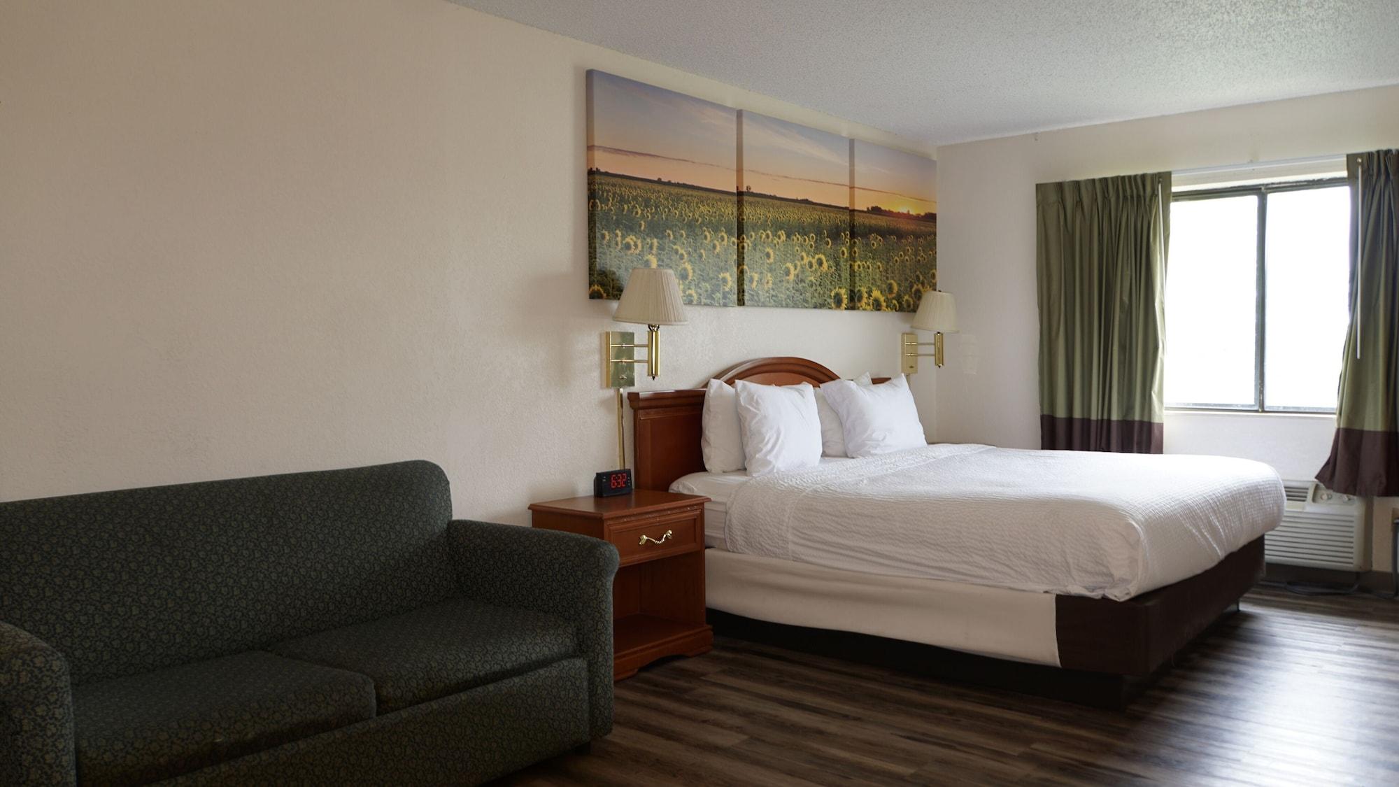 Days Inn By Wyndham Topeka Esterno foto