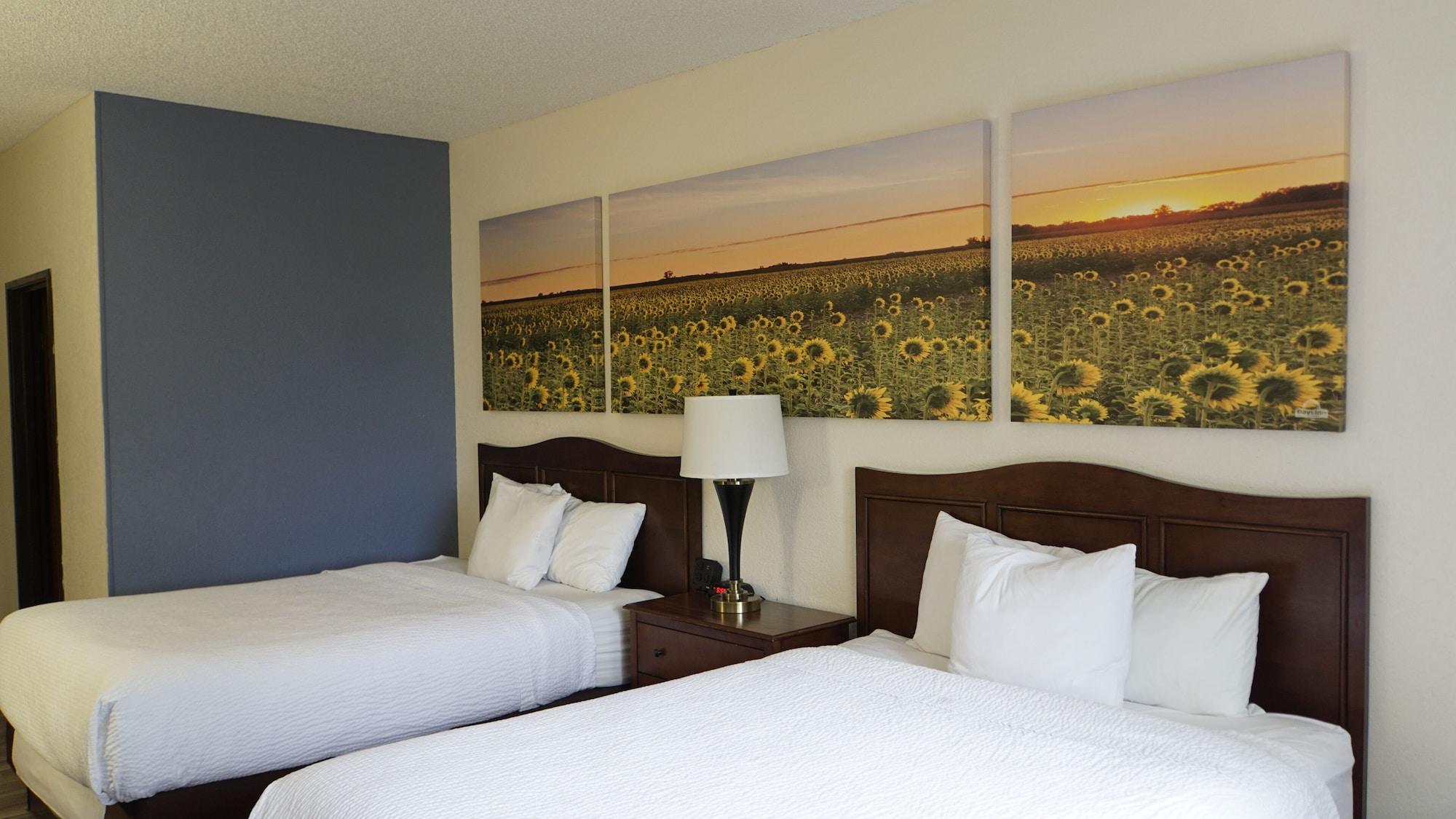 Days Inn By Wyndham Topeka Esterno foto