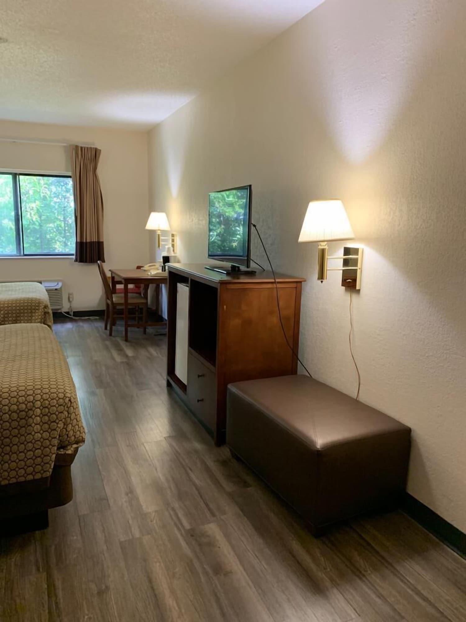 Days Inn By Wyndham Topeka Esterno foto