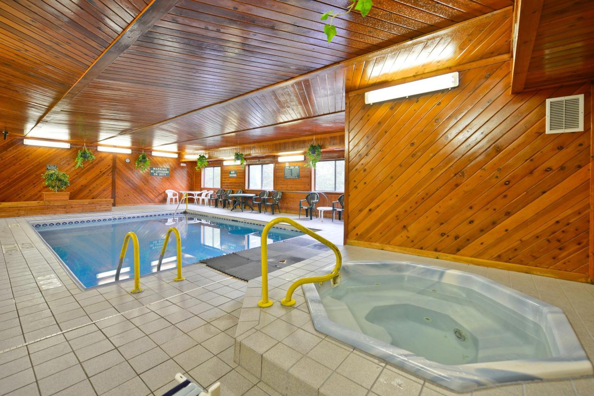 Days Inn By Wyndham Topeka Esterno foto