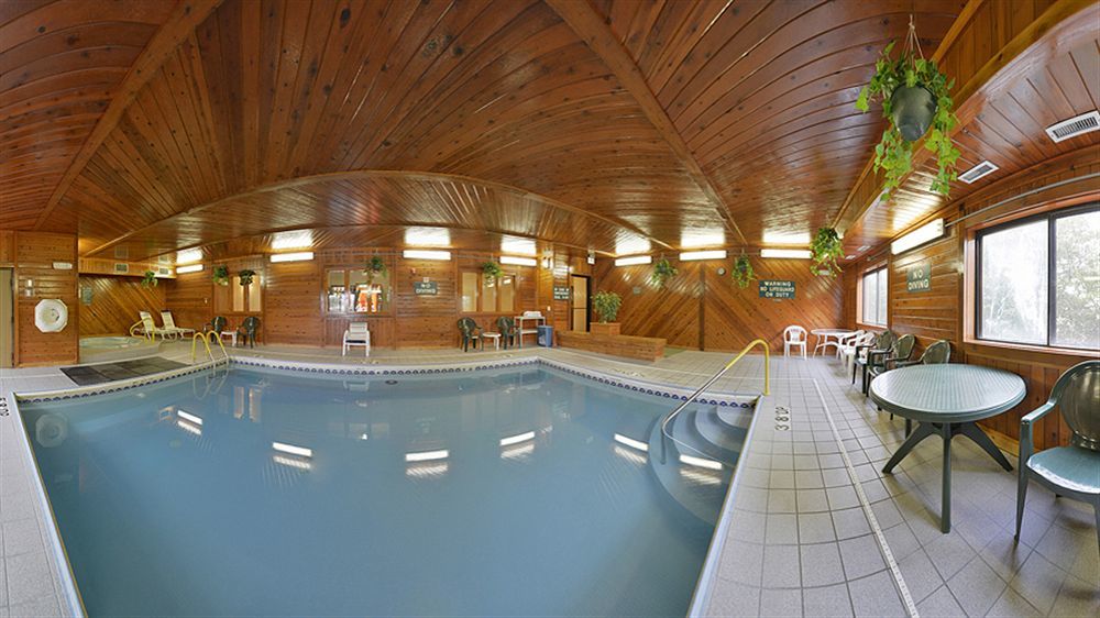 Days Inn By Wyndham Topeka Esterno foto